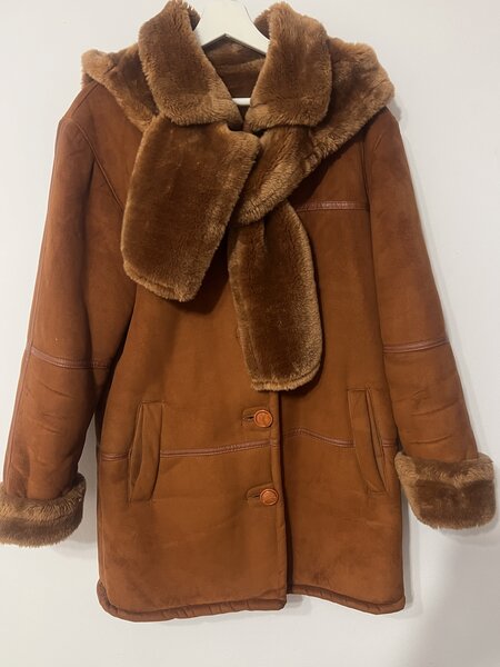 Haina dama tip cojoc cu gluga si fular elegant din blana, mas. 42-46